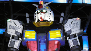 動き出した「実物大」ガンダム（（C）創通・サンライズ）=2020年12月18日午後5時26分、横浜市、嶋田達也撮影