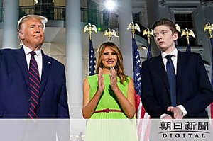 メラニア夫人、トランプ氏に「敗北」説得か　でも息子は