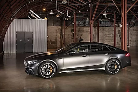 妥協しない大人のためのスポーツカー。メルセデスＡＭＧ ＧＴ ４ドア